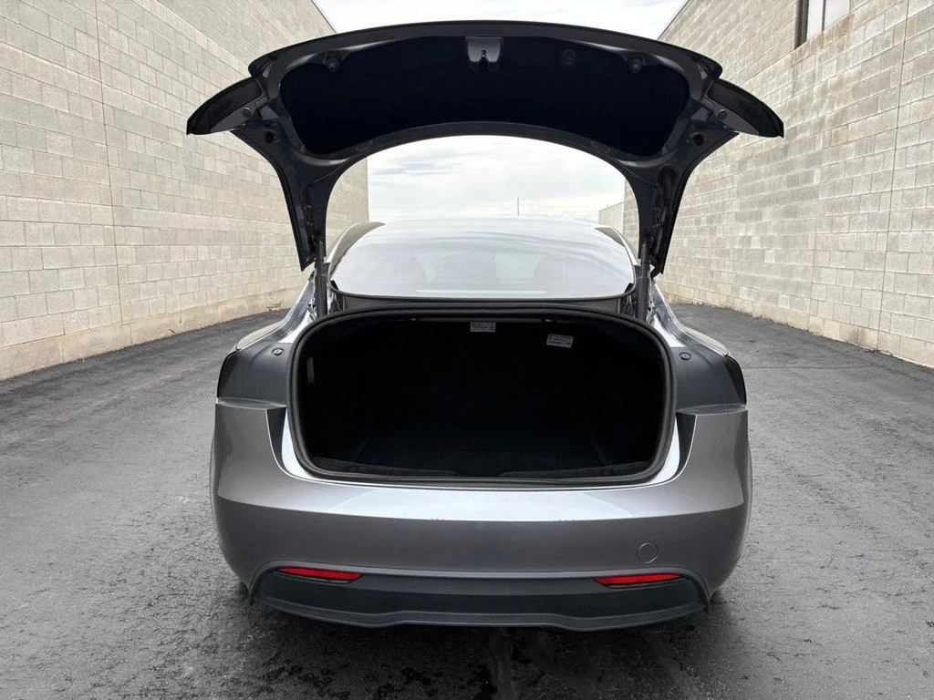 Used 2025 Quicksilver Tesla Long Range All-Wheel Drive image 11
