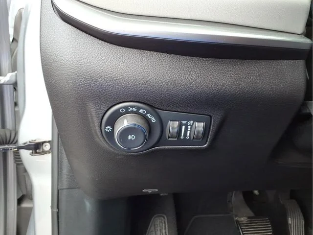 Used 2025 Silver Jeep Limited image 21