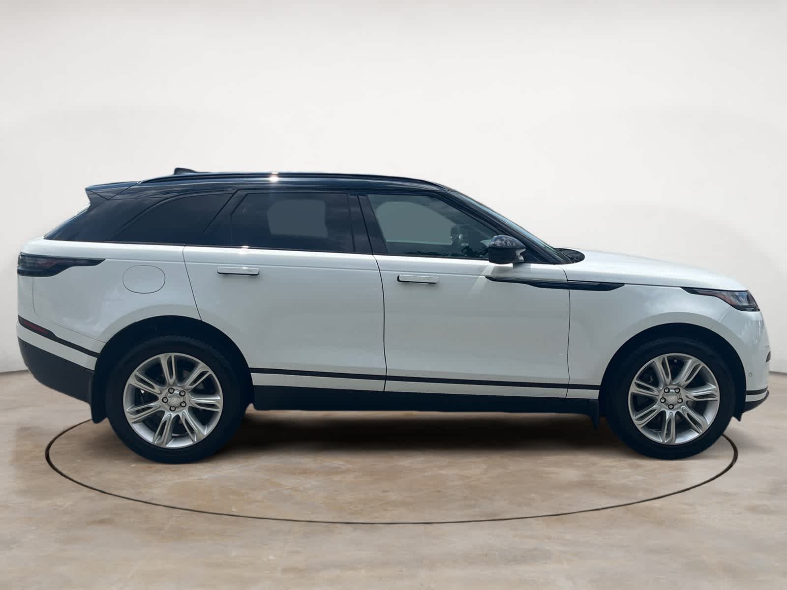 Certified Used 2026 Fuji White Land Rover S image 6