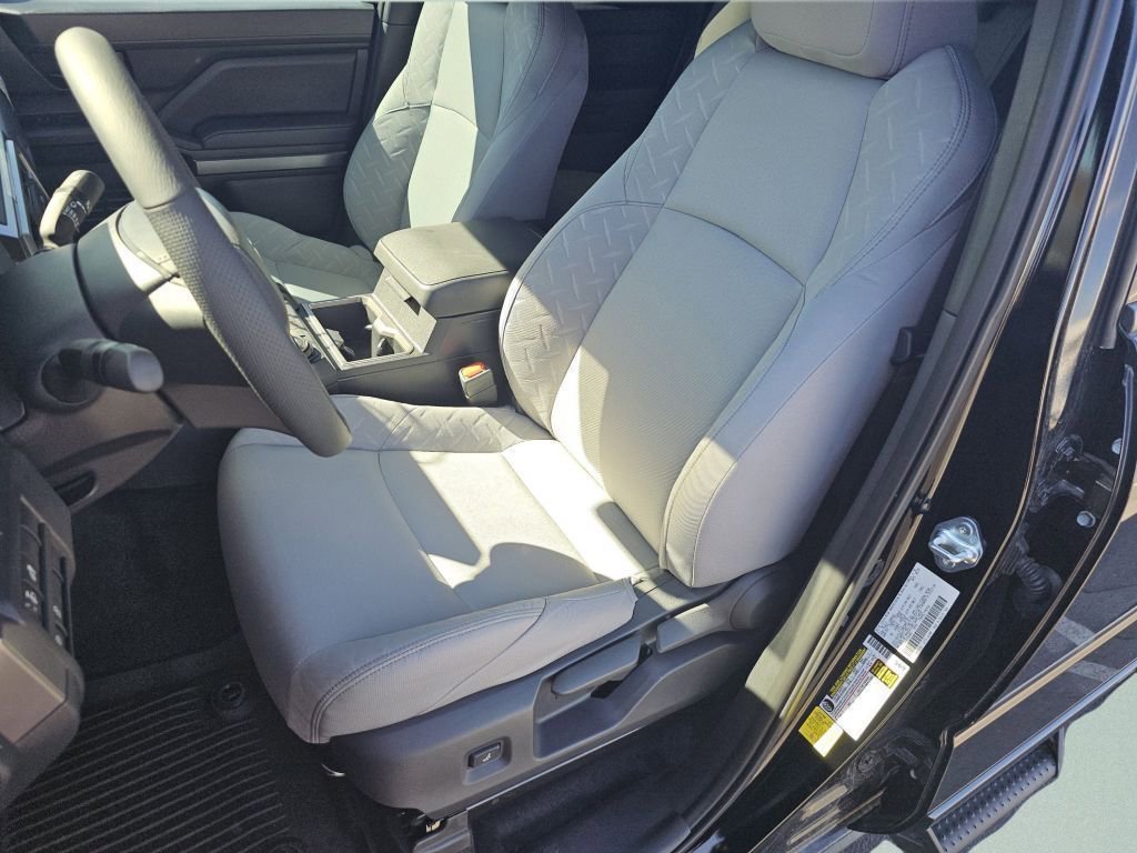 2025 Toyota Tacoma SR5 - Photo 6