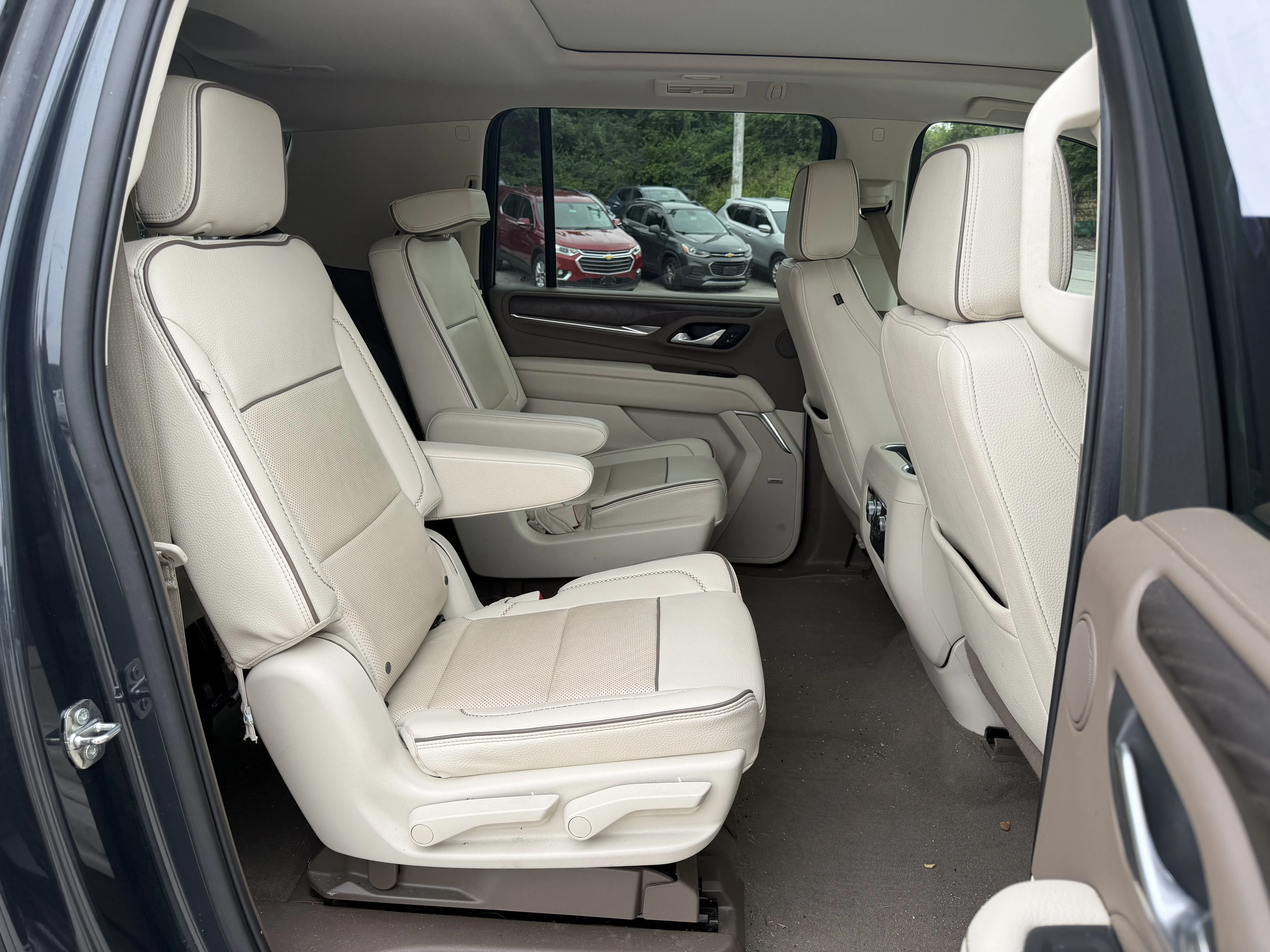 Used 2022 Hunter Metallic GMC Denali image 10
