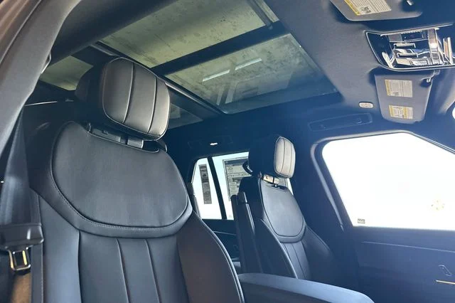 New 2026 Santorini Black Land Rover SE image 16