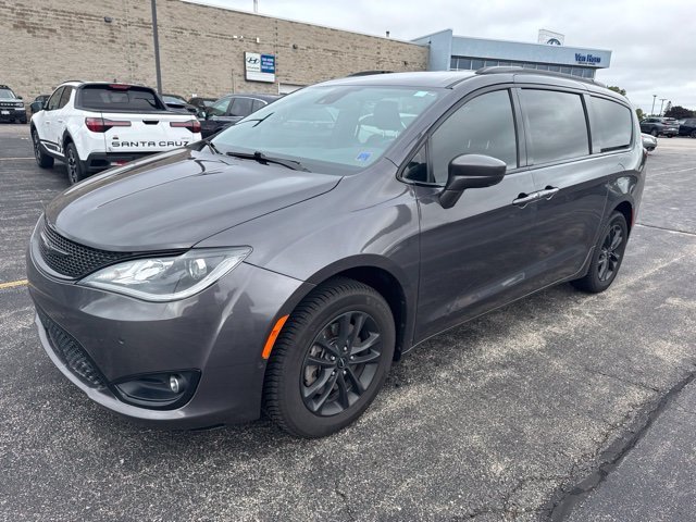Used 2020 Granite Crystal Metallic Clearcoat Chrysler Launch Edition image 7