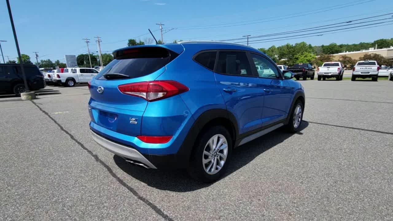 Used 2017 Caribbean Blue Hyundai Eco image 9