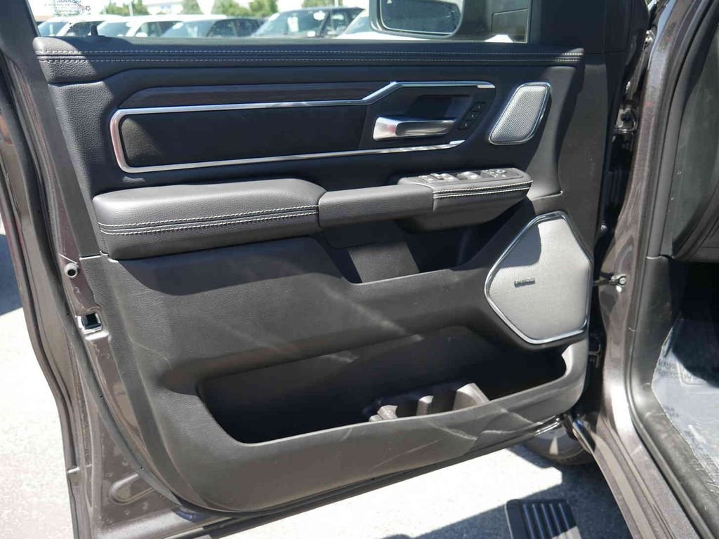 New 2026 Granite Crystal Metallic Clear-Coat Exterior Paint RAM LARAMIE image 27
