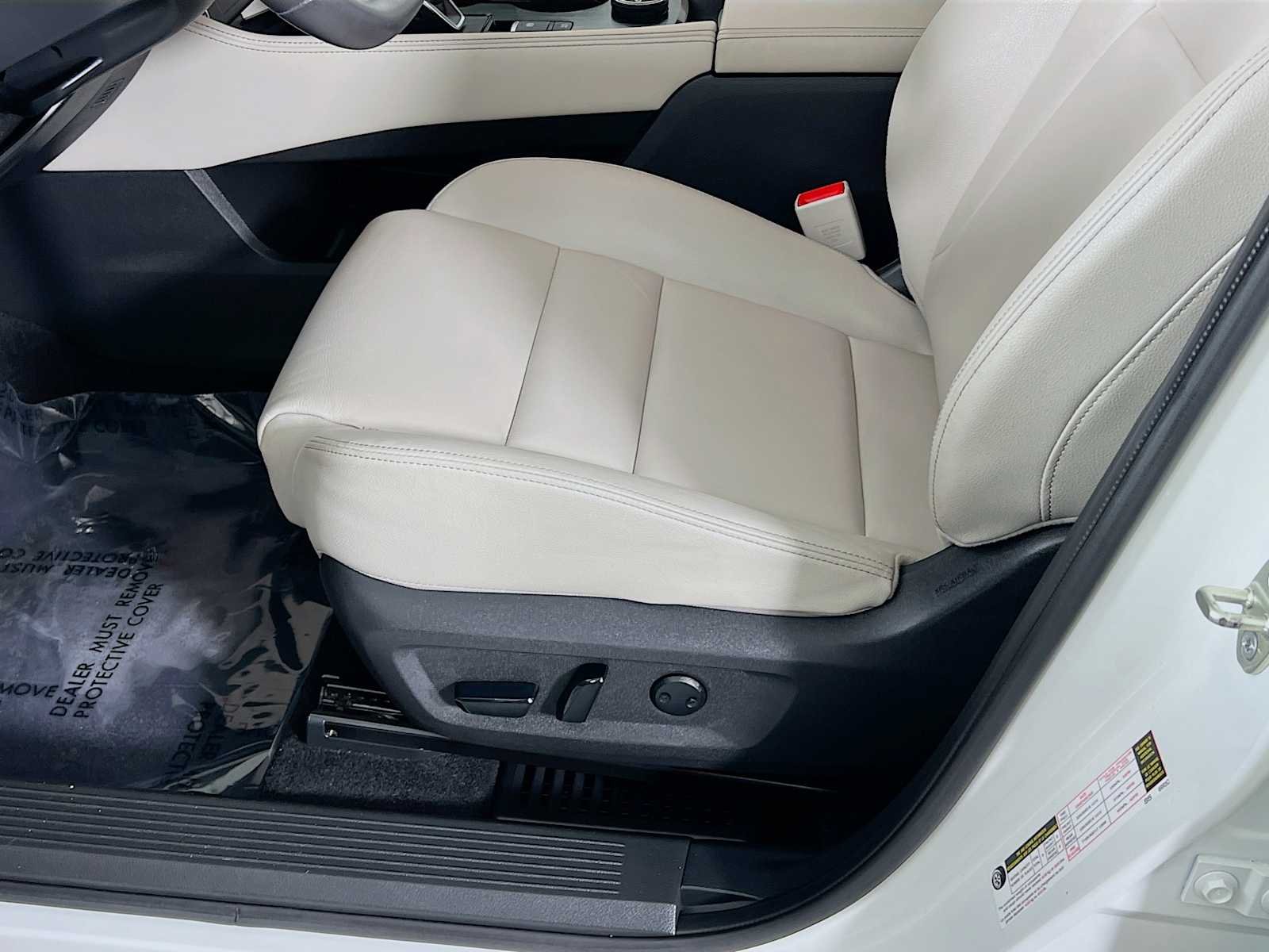 Used 2023 Pearl White Tricoat/Super Black Nissan SL image 20