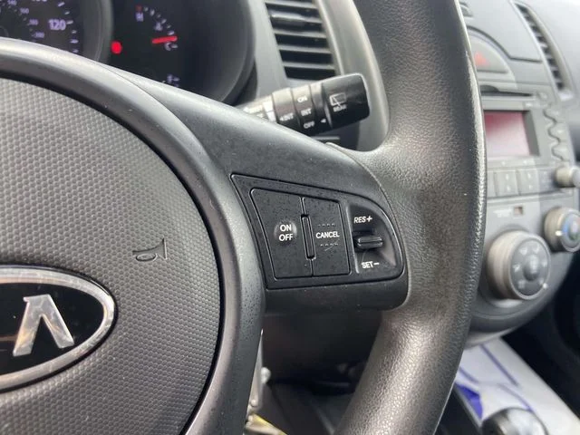Used 2010 Clear White Kia Plus image 15
