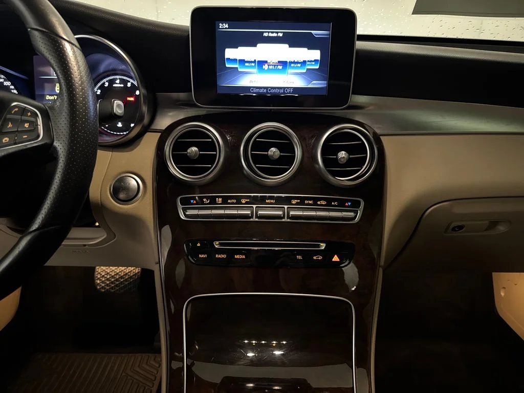 Certified Used 2018 White Mercedes-Benz GLC 300 image 24