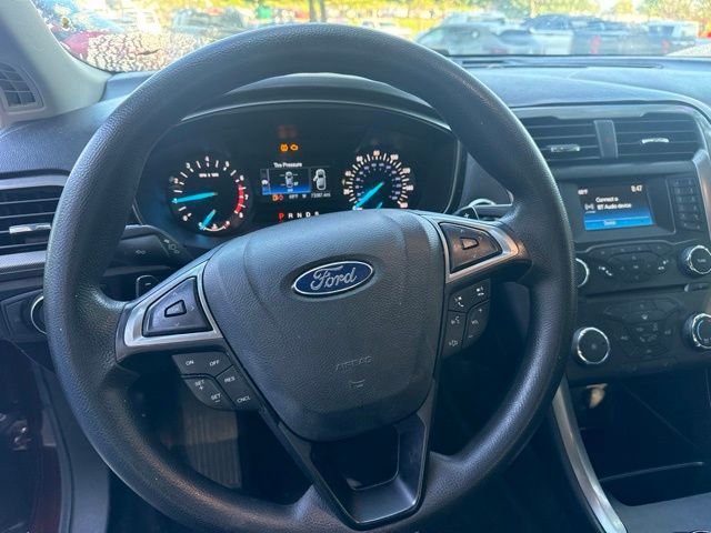 Used 2017 Red Ford SE image 13