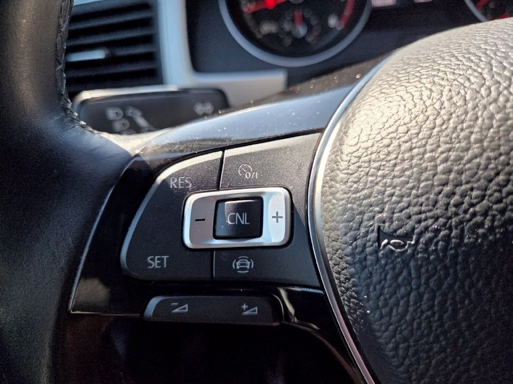 Used 2019  Volkswagen 2.0T SE image 11