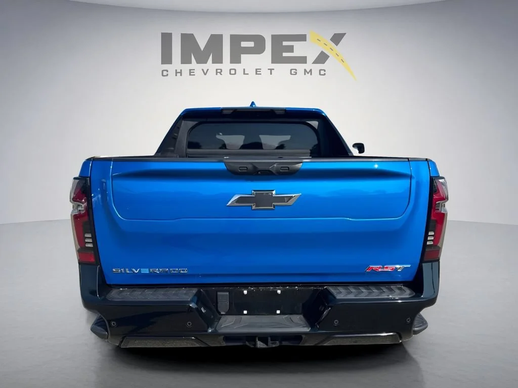 Used 2025 Riptide Blue Metallic Chevrolet RST - Max Range image 4