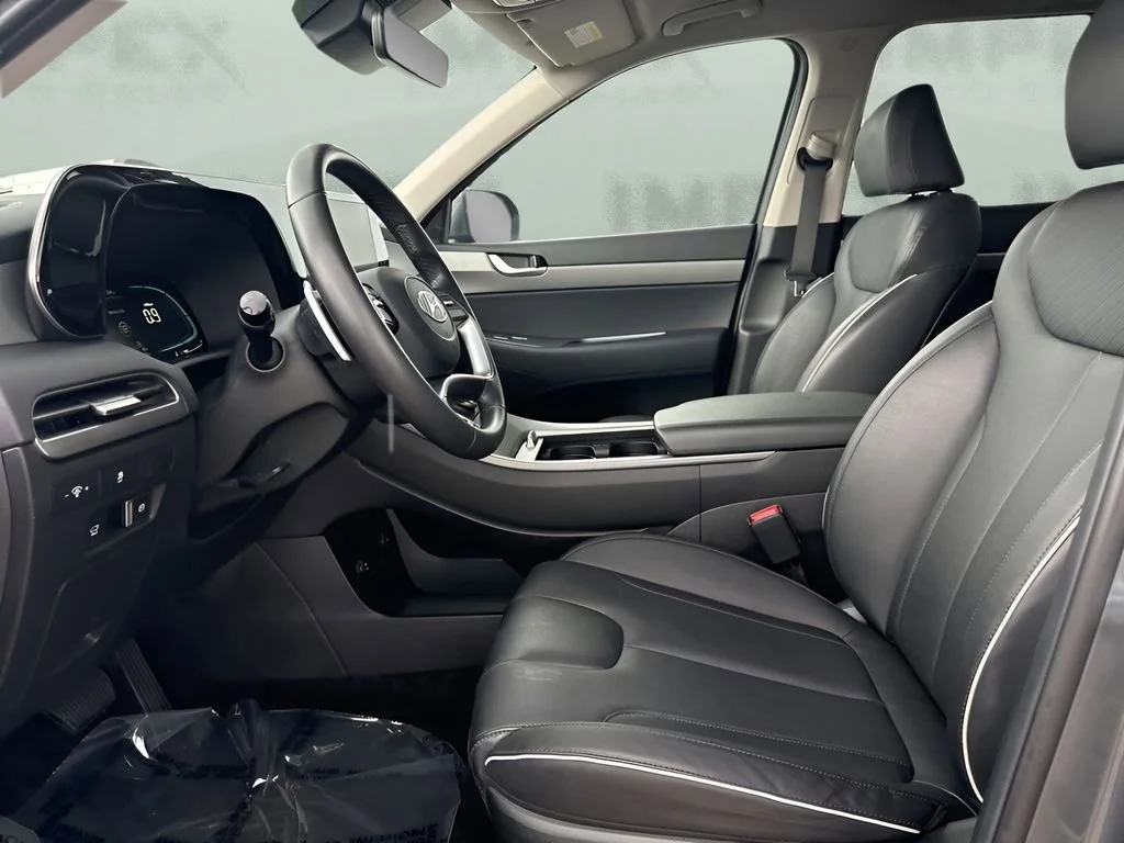 Used 2025 Charcoal Hyundai SEL image 32