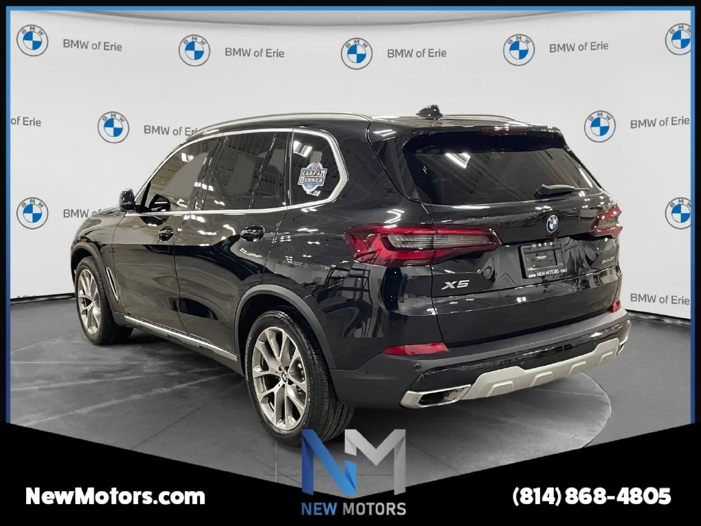 Used 2021 Black Sapphire Metallic BMW xDrive40i image 3
