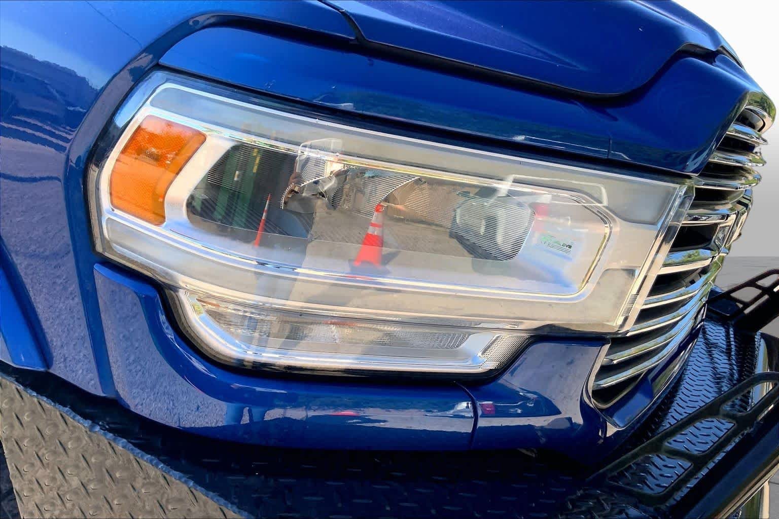 Used 2019 Blue Streak Pearlcoat Ram Laramie image 27