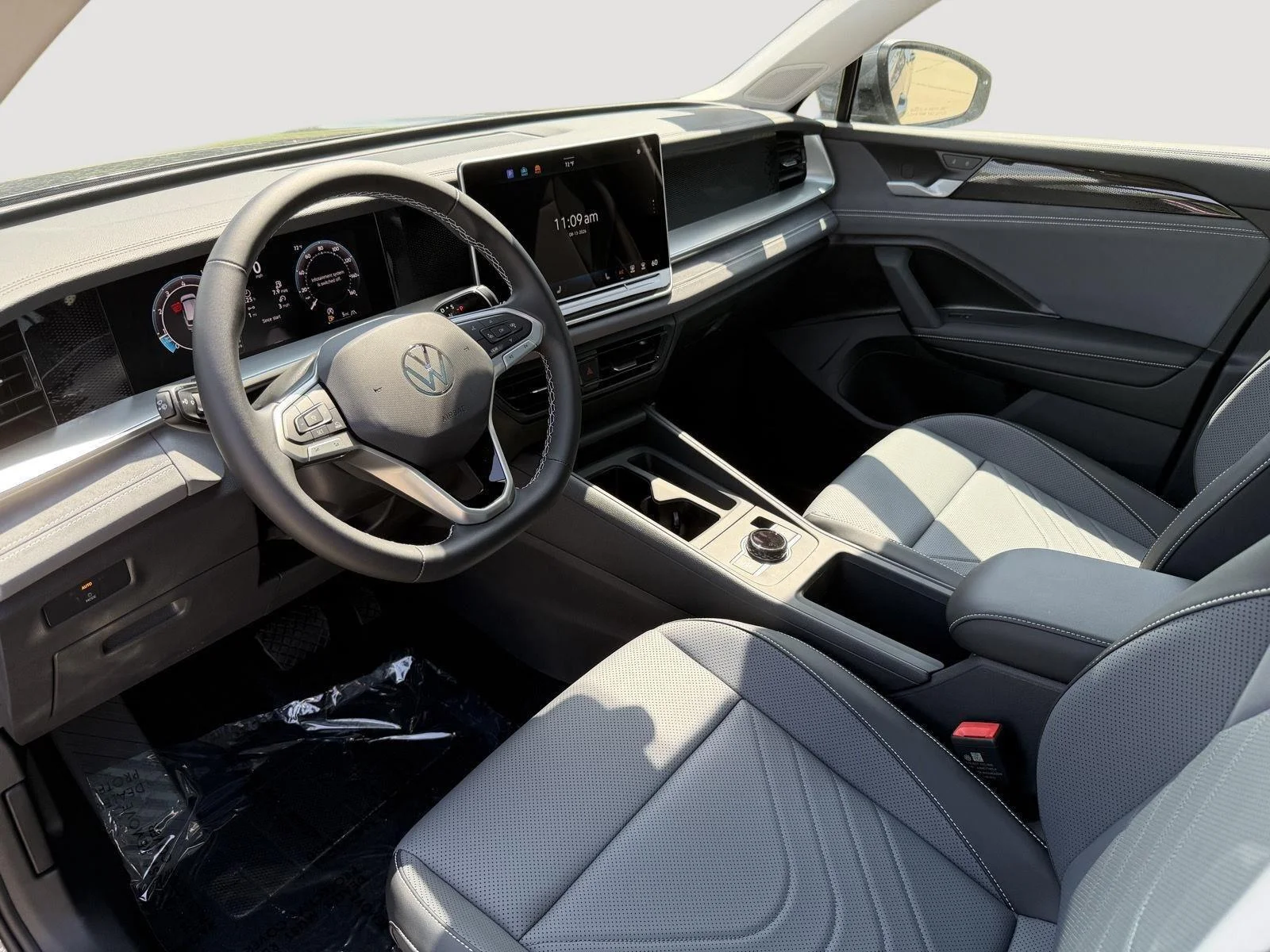 New 2026 Platinum Gray Metallic Volkswagen SE image 2
