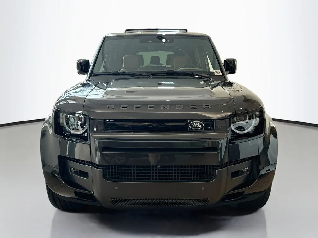 New 2026 Carpathian Gray Premium Metallic Land Rover X-Dynamic SE image 5