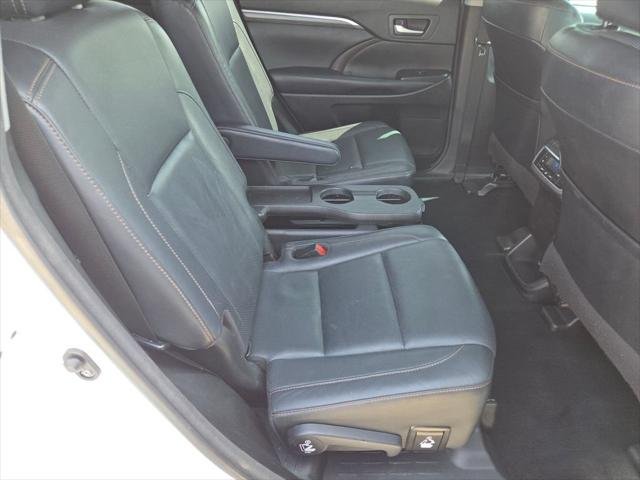 Certified Used 2018 BLIZZARD PEARL Toyota  image 31