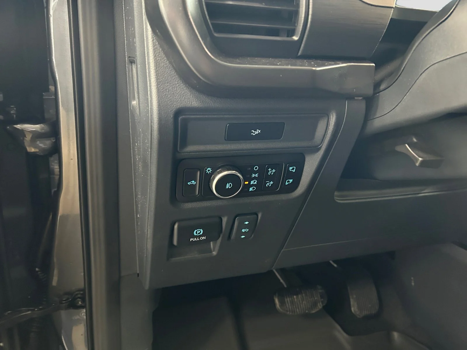New 2026 Carbonized Grey Metallic Ford Tremor image 15