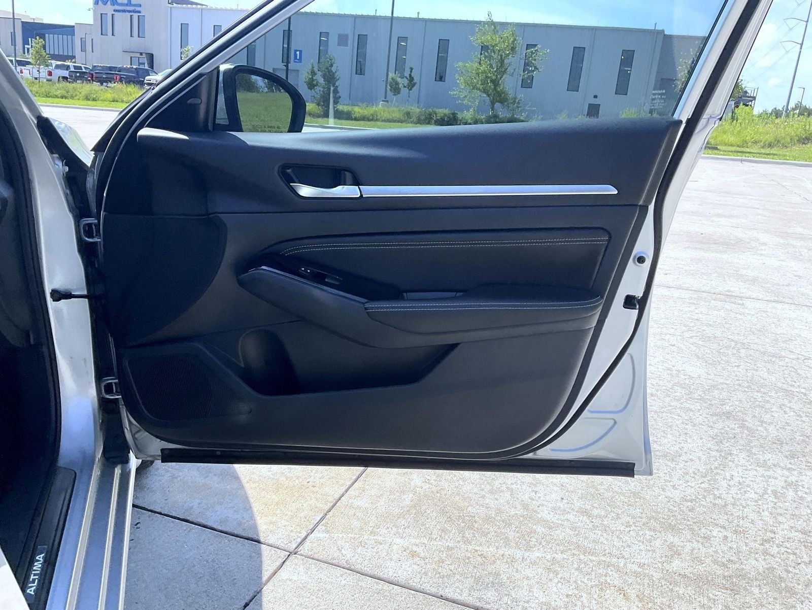 Used 2023 Silver Nissan 2.5 SL image 17