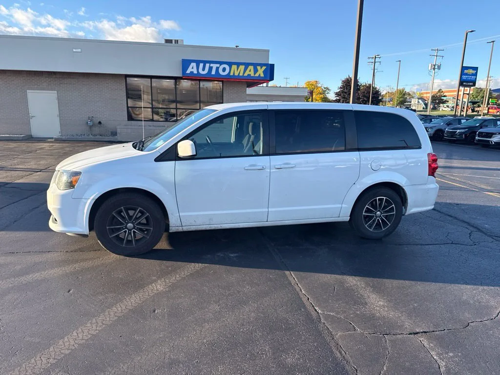Used 2018 White Dodge SE Plus image 3