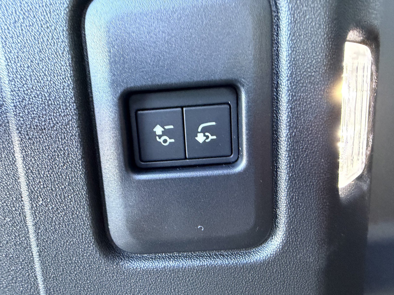 2026 Land Rover Defender V8 - Photo 31