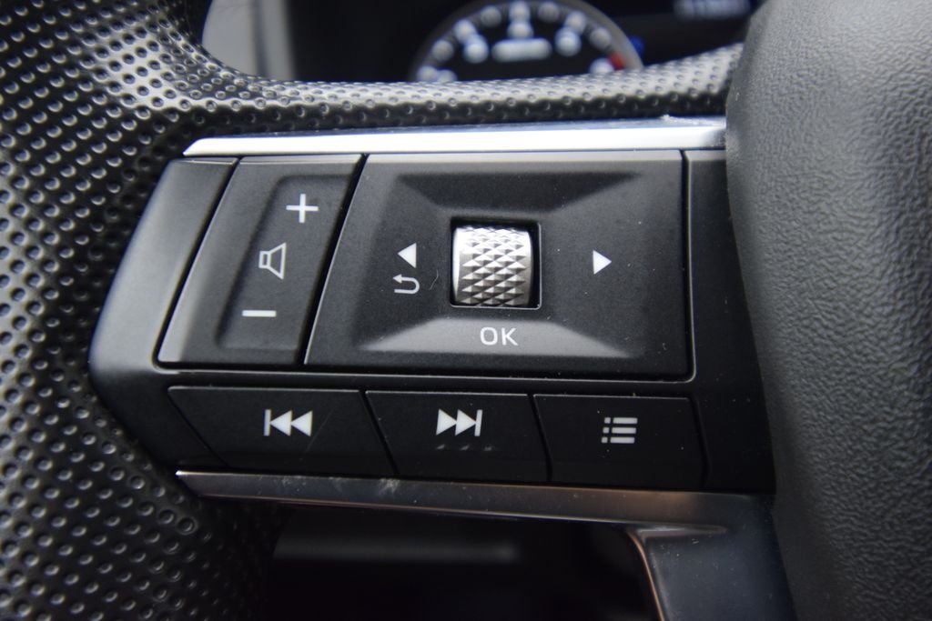 Used 2022  Mitsubishi ES image 28