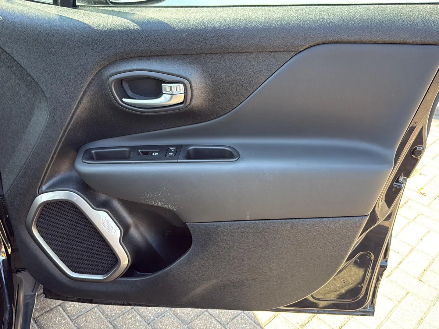 Used 2022 Black Clearcoat Jeep Latitude image 25