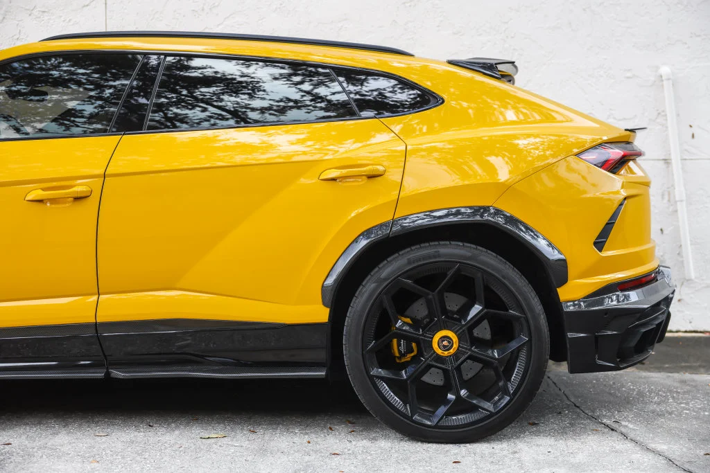 Used 2019 Yellow Lamborghini Base image 15