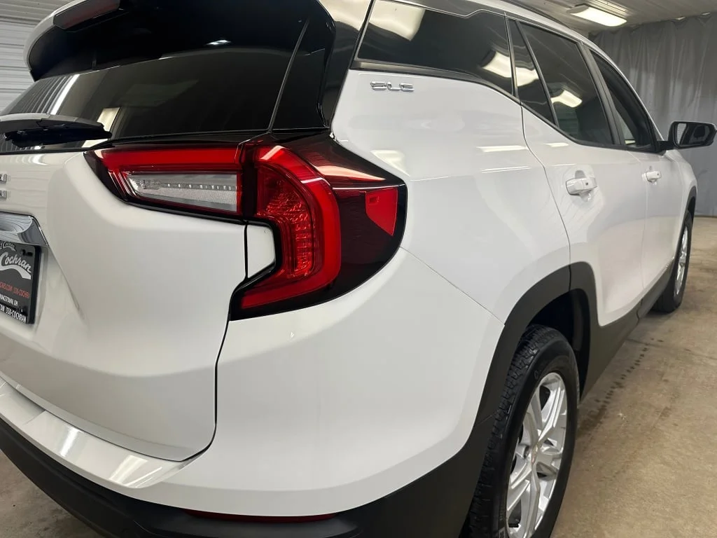 Used 2023 Summit White GMC SLE image 27
