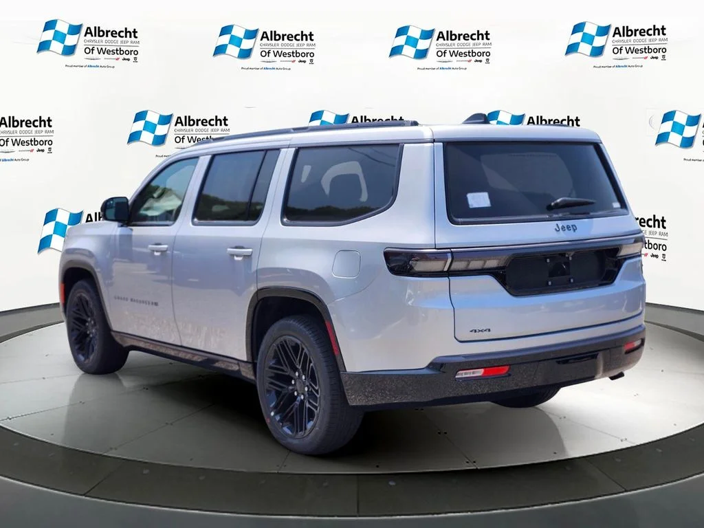New 2026 Silver-Zynith Exterior Paint Jeep Limited Reserve image 3