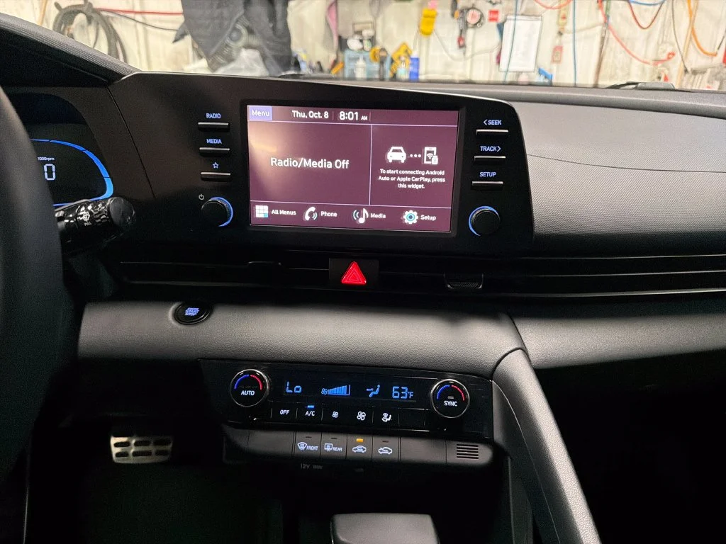 Used 2025 Gray Hyundai SEL Sport image 19