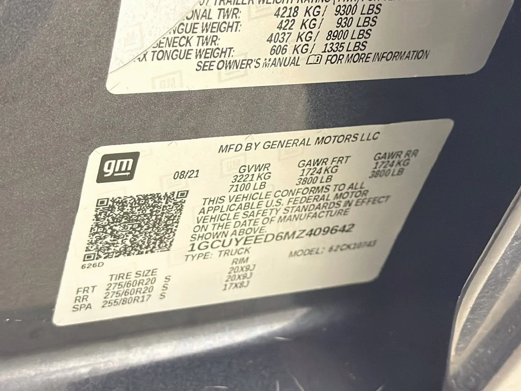 Used 2021 SHADOW GRAY METALLIC Chevrolet RST image 28