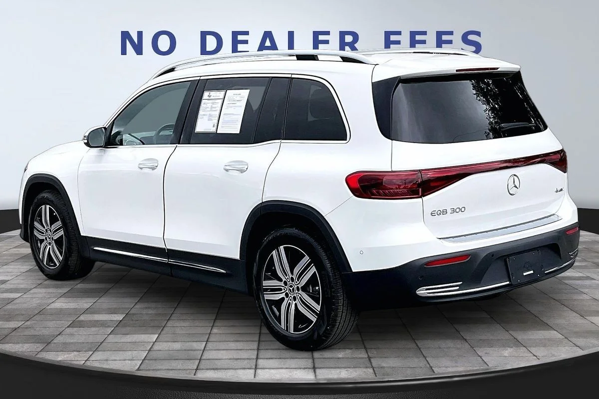 Used 2024  Mercedes-Benz 4MATIC® image 4