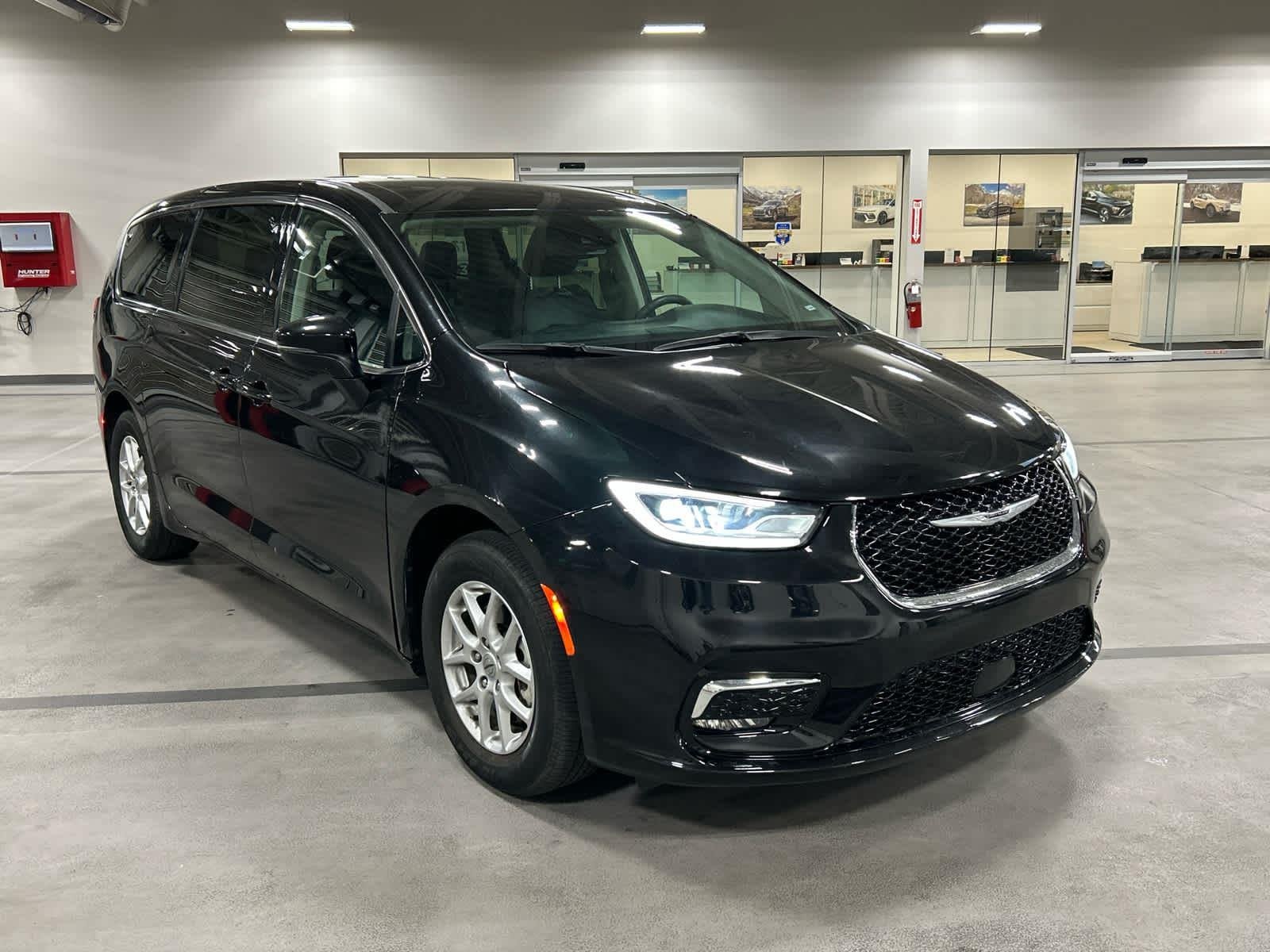 2023 Chrysler Pacifica Touring L - Photo 7