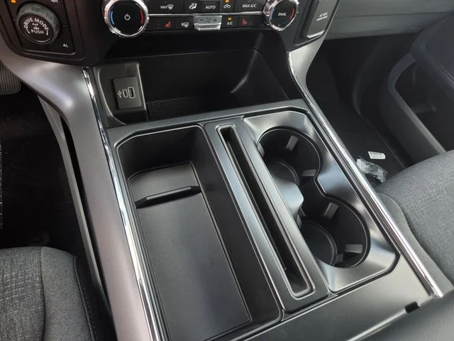 New 2026 Agate Black Metallic Ford XLT image 9