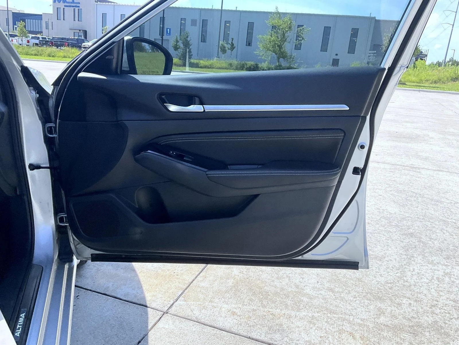 Used 2023 Silver Nissan 2.5 SL image 17