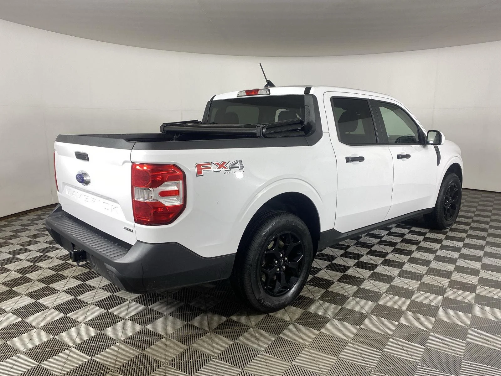 Used 2022 Oxford White Ford XLT image 10