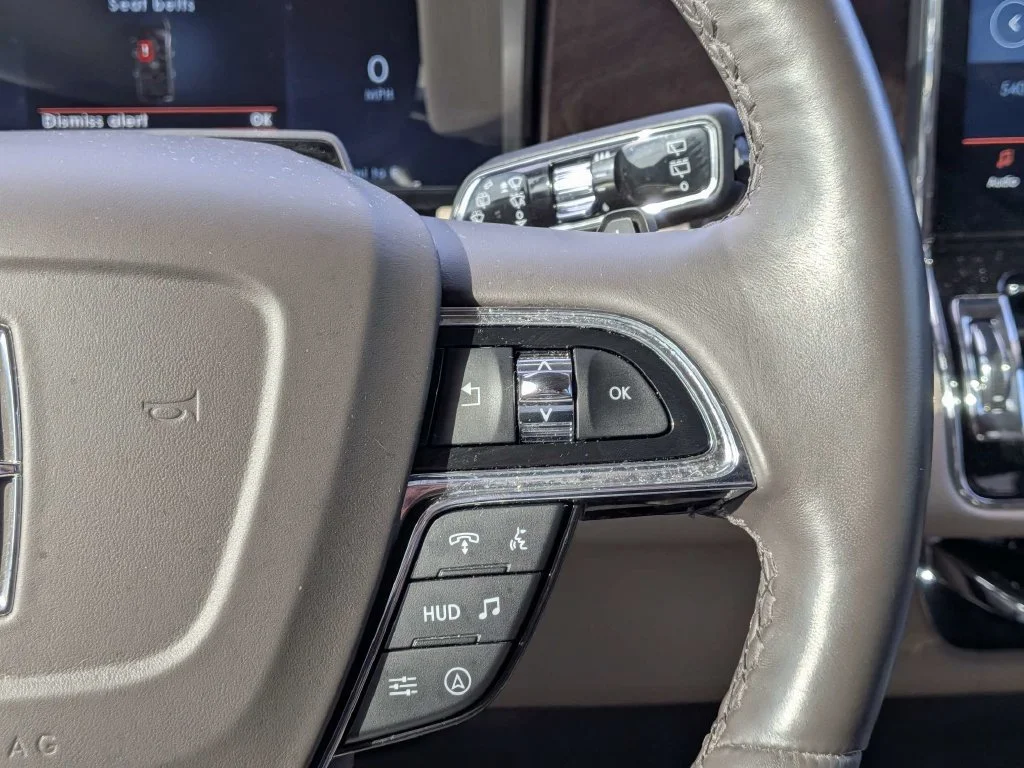 Used 2024 Pearl Metallic Lincoln Reserve image 22