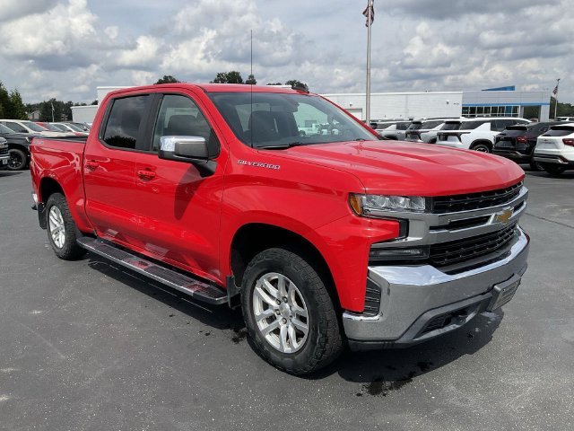 Used 2019 Red Chevrolet LT image 3