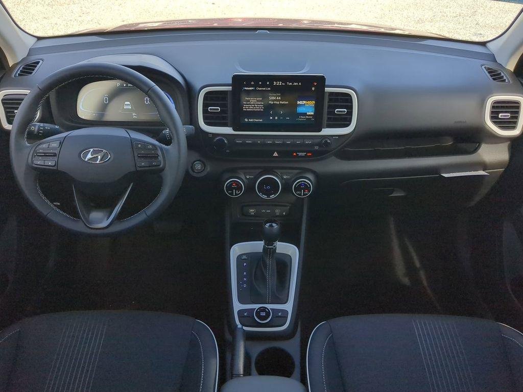 2025 Hyundai Venue Limited - Photo 17
