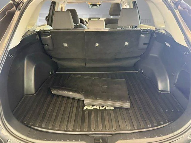 Used 2019 Magnetic Gray Metallic Toyota XLE image 26