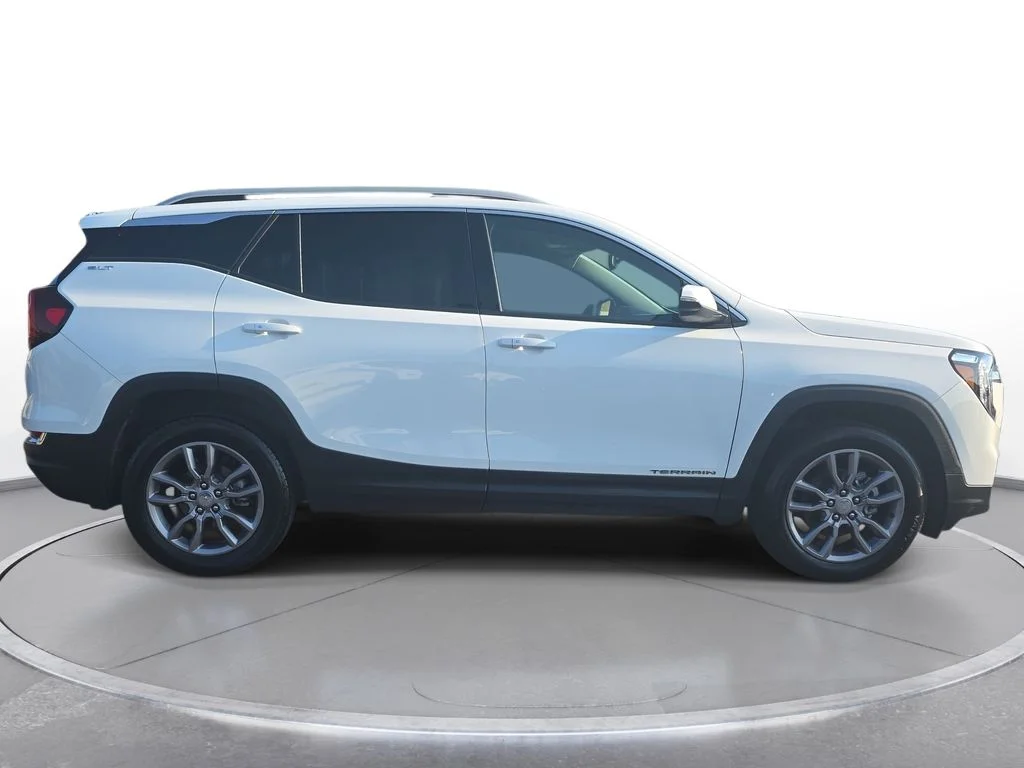 Used 2024 White GMC SLT image 4