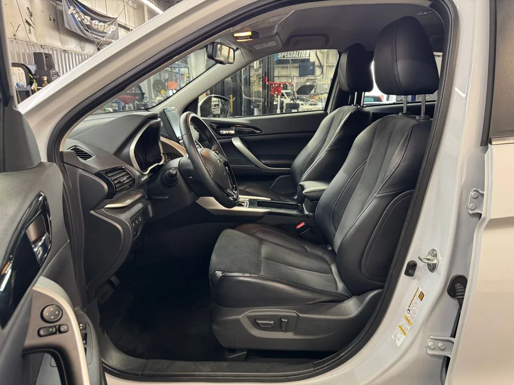 Used 2024 White Mitsubishi SE image 16