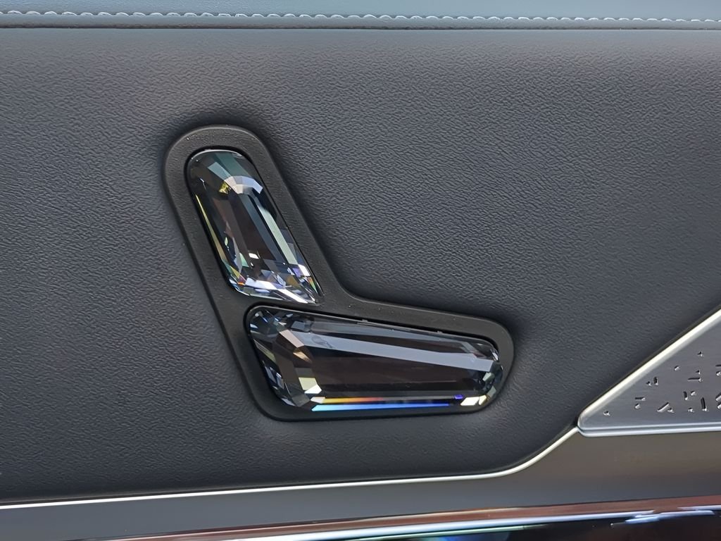 2025 BMW 7 Series 760i - Photo 19