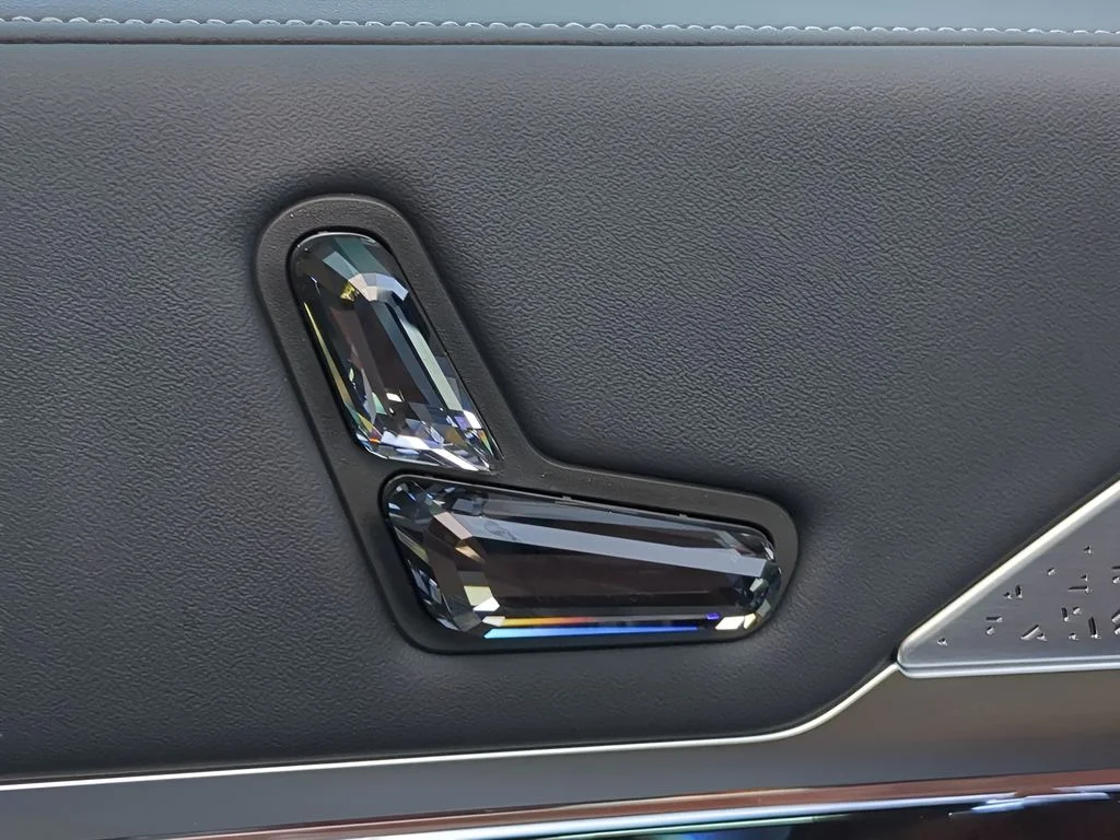 2025 BMW 7 Series 760i - Photo 19