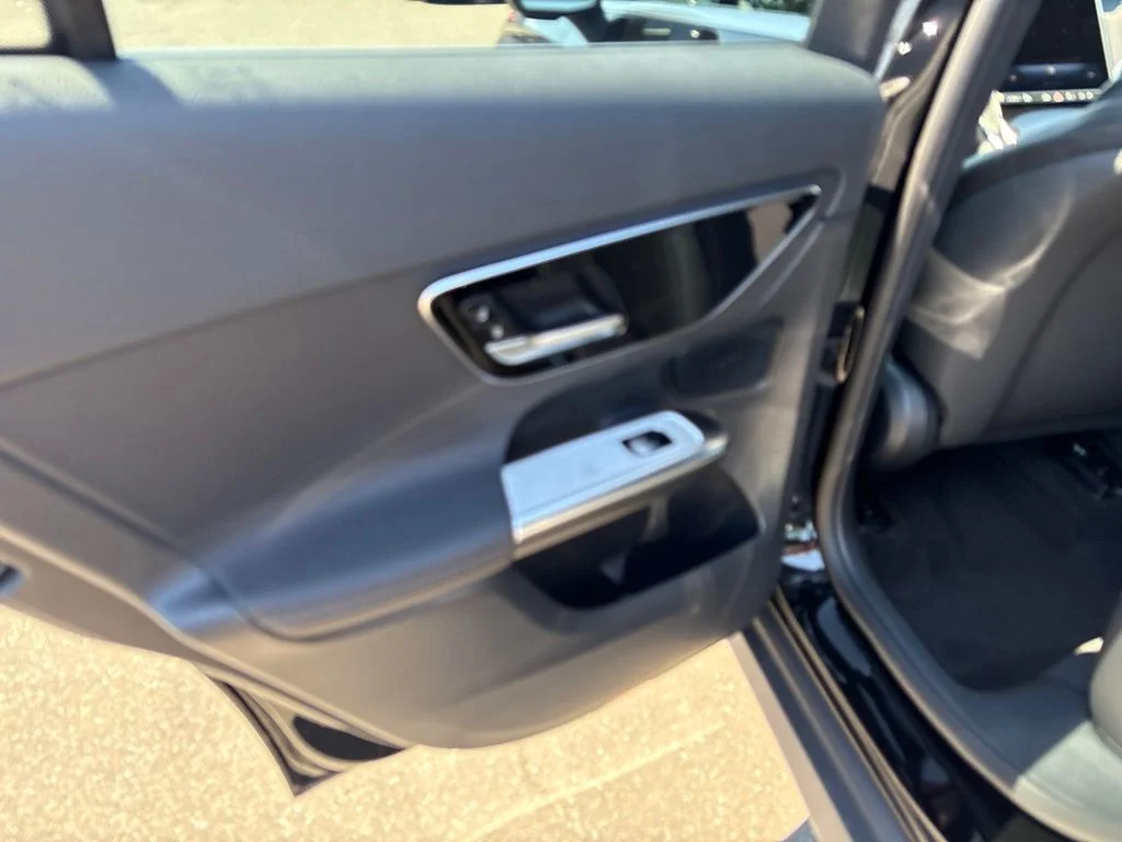 New 2027 Obsidian Black Metallic Mercedes-Benz GLC 300 image 53