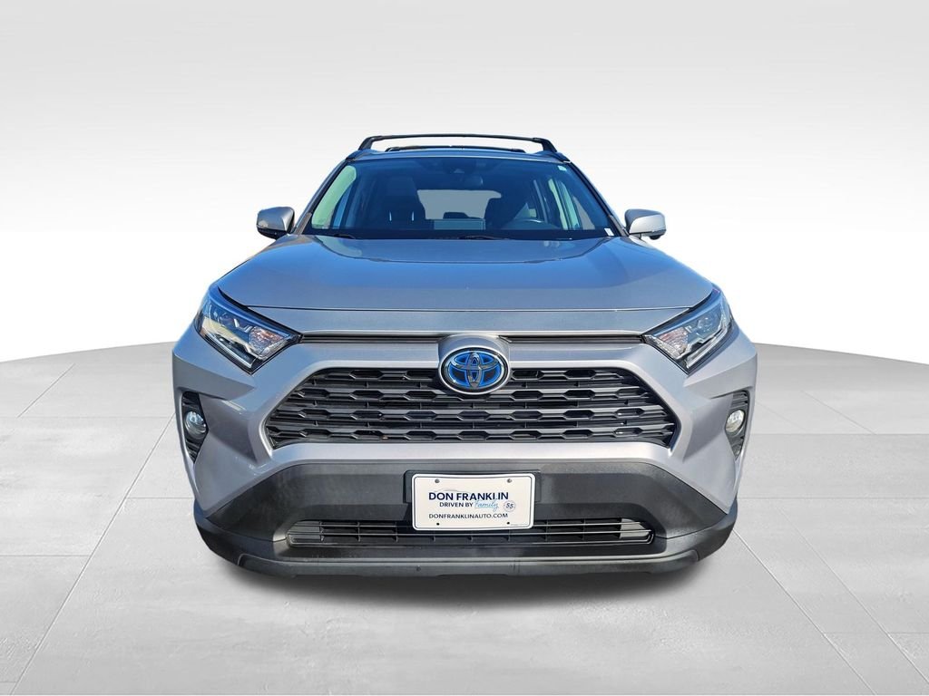 Used 2021 Silver Toyota XLE image 8