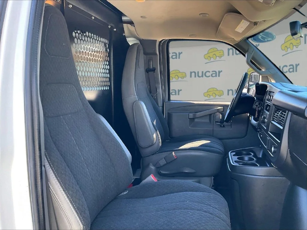 Used 2025 White GMC Work Van image 11