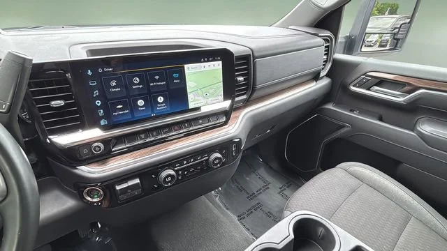 Used 2025 Summit White Chevrolet LT image 25