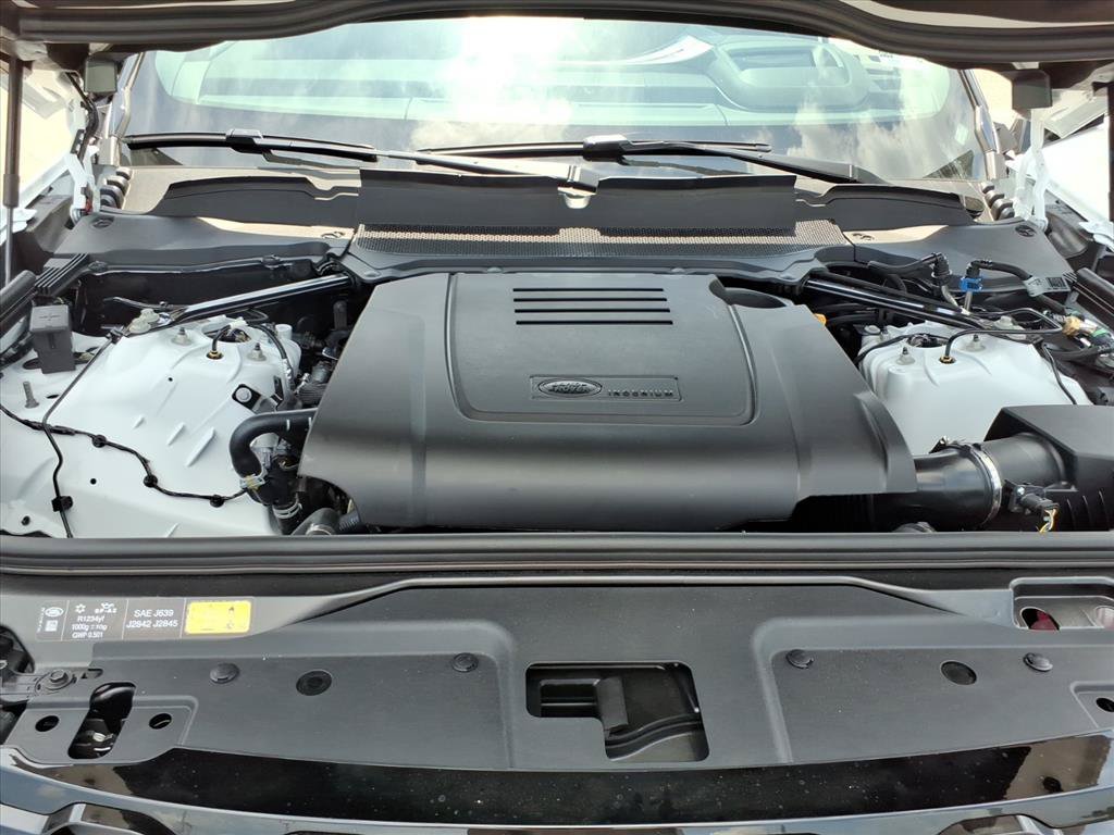 New 2026 Fuji White Land Rover Dynamic SE image 10